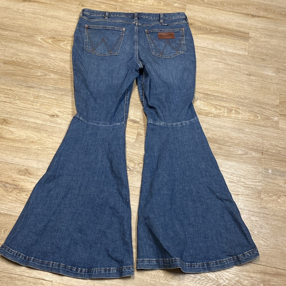Wrangler Women's Blue Flare Jeans - Picture 6 of 8